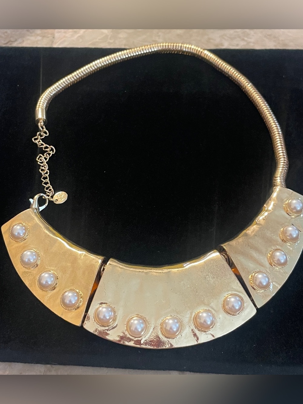 Vintage bib necklace Hallmark Mark gold tone faux pearls! Great condition